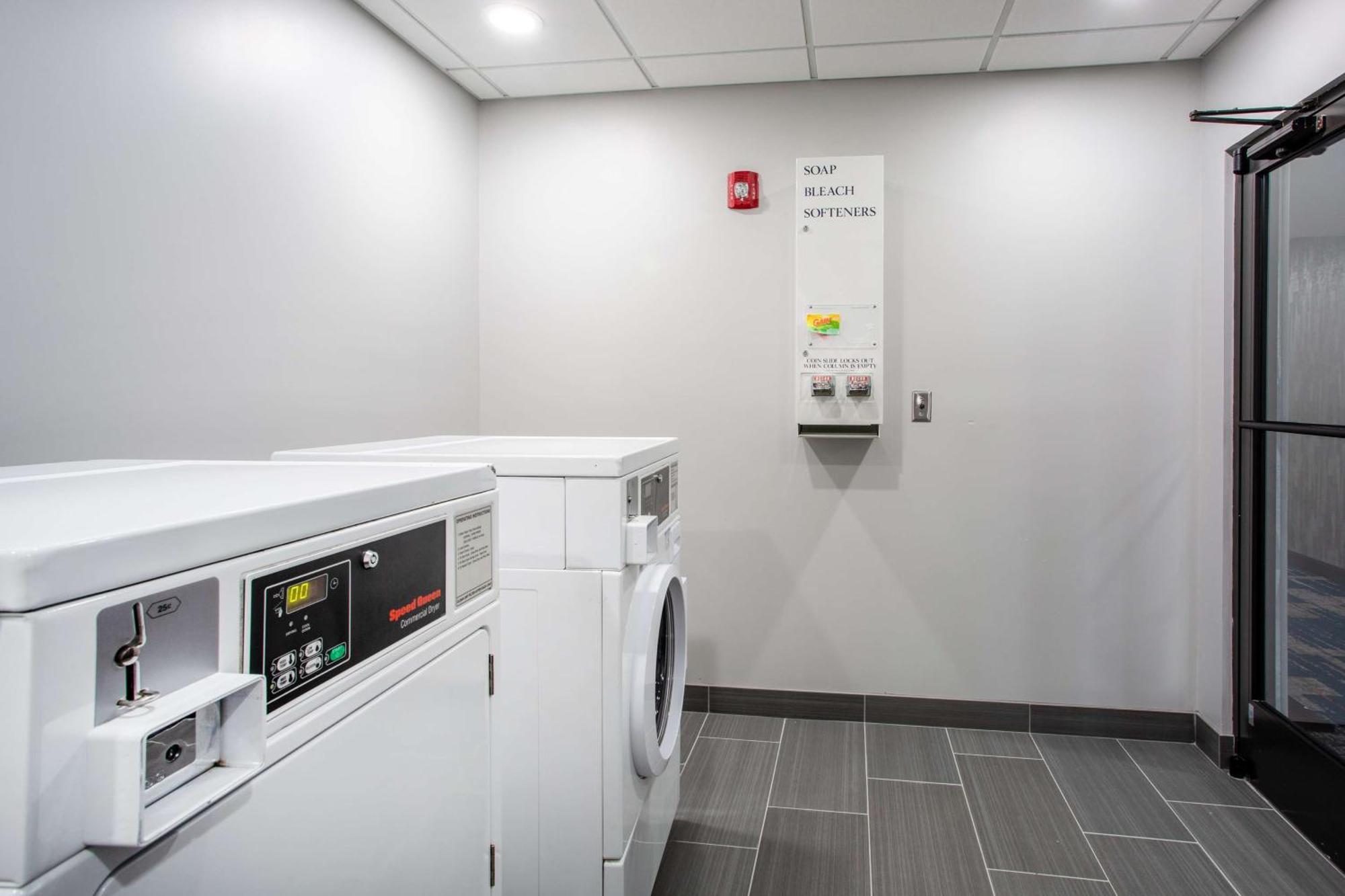 Hampton Inn Elkins Buitenkant foto